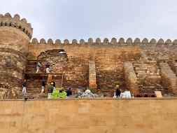 İçərişəhərdə qala divarının dağılma səbəbi açıqlandı