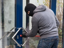 Bakıda marketlərdən oğurluq edən 5 nəfər tutuldu