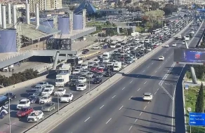 Paytaxtın bəzi küçələrində sıxlıq var