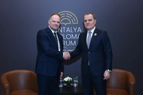 Ceyhun Bayramov NATO rəsmisi ilə müzakirə apardı