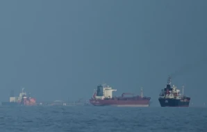 ABŞ qüvvələri İran gəmisinə atəş açdılar