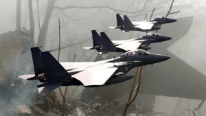 Pilotlar foto çəkdirdi - İki döyüş təyyarəsi toqquşdu