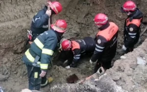 Qaradağda torpaq qatı çökdü: Ölən var - VİDEO