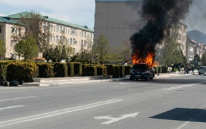 Şərurda avtomobilini yandıran sərxoş sürücü saxlanıldı - VİDEO