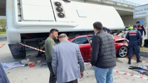 Avtobus avtomobilin üzərinə aşdı - 44 nəfər yaralandı&nbsp;