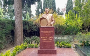 Arif Babayevin qəbirüstü abidəsi ucaldıldı&nbsp;