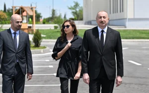İlham Əliyev və birinci xanım fərdi evlərdə yaradılmış şəraitlə tanış oldular - FOTOLAR