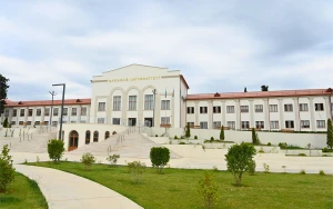 Qarabağ Universitetinin yeni rəsmi veb-saytı istifadəyə verildi
