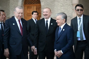 Prezident Türküstanda bir sıra mədəni məkanlarla tanış oldu - FOTOLAR