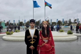 Şəhid övladları bayraqqaldırmada iştirak etdi - Fotolar