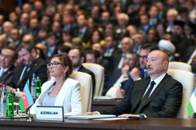 İlham Əliyevlə xanımının tədbirdən FOTOLARI