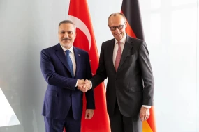 Hakan Fidan Almaniya Kansleri Fridrix Merts ilə görüşdü