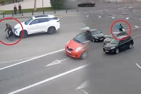 Bakıda velosipedçi avtomobilin altında qaldı - VİDEO