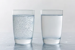 İnsan üçün adi su, yoxsa mineral qazlı su xeyirlidir?