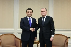 Ceyhun Bayramov özbəkistanlı həmkarı ilə strateji müttəfiqlik münasibətlərini müzakirə etdi