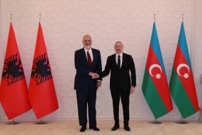 Edi Rama İlham Əliyevi təbrik etdi