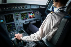Saxta pilot hər kəsi aldatdı - 17 il sənədsiz uçuş etdi