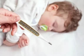 1 yaşlı uşaq qızdırmadan öldü