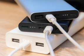 \"Powerbank\" partladı - Qadın xəsarət aldı