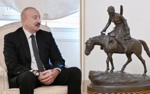 İlham Əliyev iş kabinetindəki yeganə heykəldən danışdı