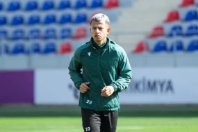 \"Neftçi\" bu futbolçusu ilə vidalaşdı