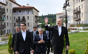 Prezidentlər Şuşada inşa edilmiş birinci yaşayış kompleksində - FOTOLAR