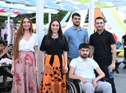 Leyla və Arzu Əliyevalar bulvarda festivalda - FOTOLAR