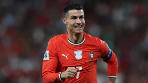Ronaldo niyə əvəzetmə olmadan oynayır?