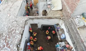 Pakistanda təhsil mərkəzinin damı uçdu - 14 uşaq öldü