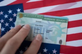 Tramp “Green Card” qaydalarını çətinləşdirir