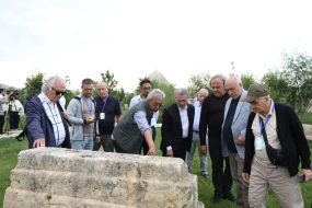 Türk dünyasının alimləri Qarabağın tarixi irsi ilə tanış oldular