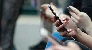 \"Apple ID\" və \"Google ID\"yə görə cərimə - Rusiyadan yeni qanun&nbsp;