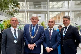 Azərbaycanın deputatları Haaqa meri ilə görüşdülər
