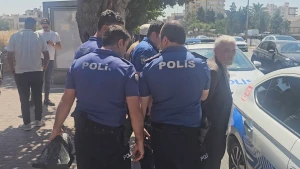 Həyat yoldaşını dayanacaqda güllələdi