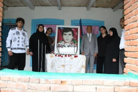 Araz Əhmədov şəhid məzarlarını ziyarət etdi - FOTOLAR