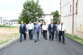 İcra başçısı  asfaltlanan həyətlərə baxış keçirdi - FOTOLAR
