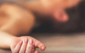 38 yaşlı qadını tok vurub öldürdü