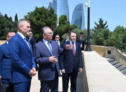 Slovakiya Prezidenti&nbsp; Şəhidlər xiyabanında - FOTOLAR