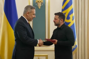 Zelenski Hakan Fidanı ordenlə təltif etdi