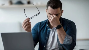 Gözlərdə quruluq və yanma hissinin səbəbi nədir?