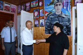 Araz Əhmədov Vətən müharibəsi şəhidinin ailəsini ziyarət etdi - FOTOLAR