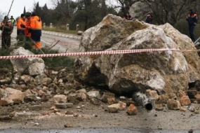 Hindistanda qaya uçdu - 13 nəfər həlak oldu&nbsp;