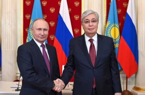 Putin Tokayevlə görüşdü
