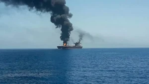 Hörmüz boğazında tanker minaya düşdü