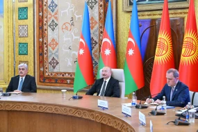 İlham Əliyev Sadır Japarovu Azərbaycana dəvət etdi