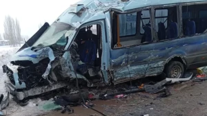 İki avtobus toqquşdu - Çox sayda ölən və yaralananlar var