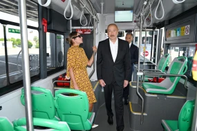 Prezident Naxçıvanda yeni elektrik avtobuslarına baxdı - FOTOLAR - YENİLƏNİB