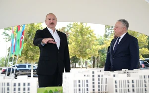 Prezident sosial evlər kompleksinin təməlini qoydu - FOTOLAR