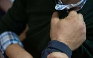 Kişi çayı gecikdiyi üçün hər şeyi sındırdı - Ağsuda kafedə DAVA