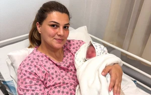 Hamilə qadın təcili yardım maşınında doğuş etdi -&nbsp;FOTO